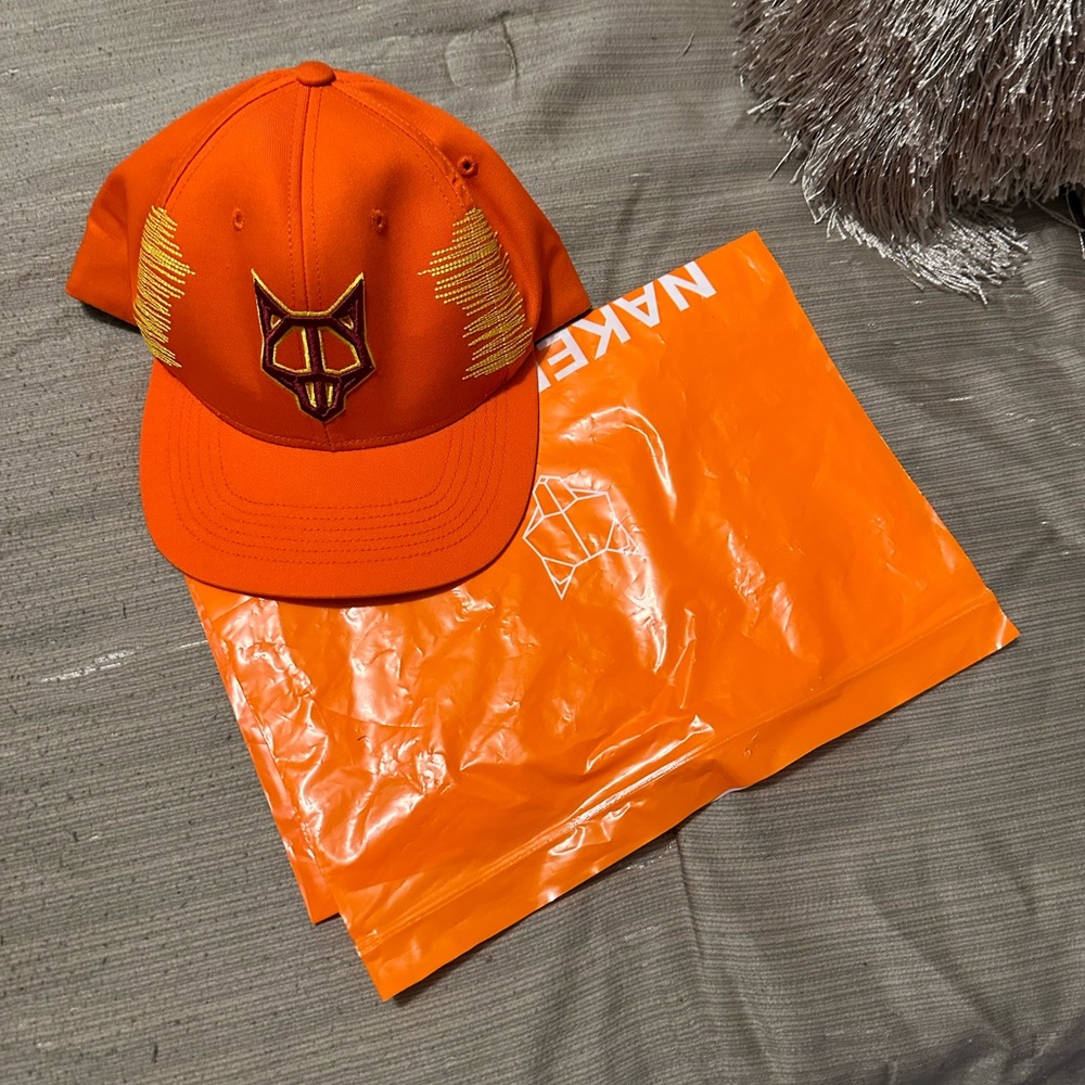 New naked Wolfe hat